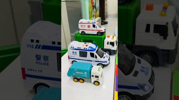 救急車のミニカー走る！緊急走行！坂道走行テスト Ambulance minicar runs on a slope with sirens sounding!