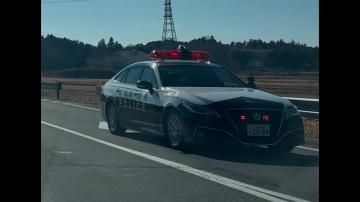 緊急走行！緊走する茨城県警のパトカー