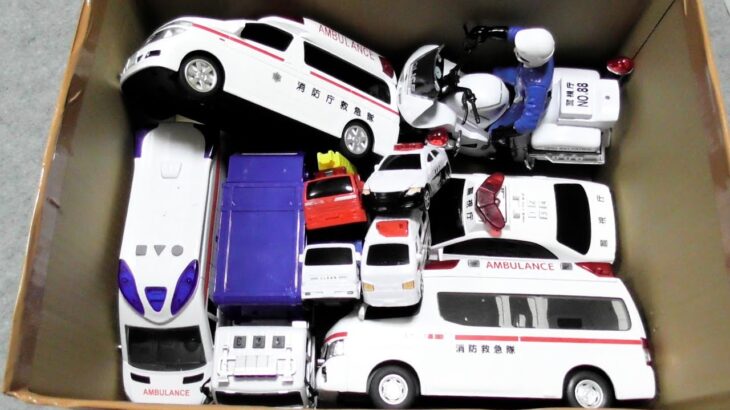 救急車のミニカー走る。緊急走行テスト。サイレンあり★A miniature ambulance car runs. Emergency driving test. With siren.