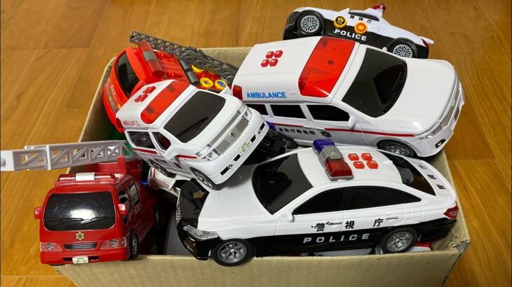 坂道走る「救急車」や「ゴミ収集車」のミニカーが緊急走行します。Ambulance and police mini cars go down the slope