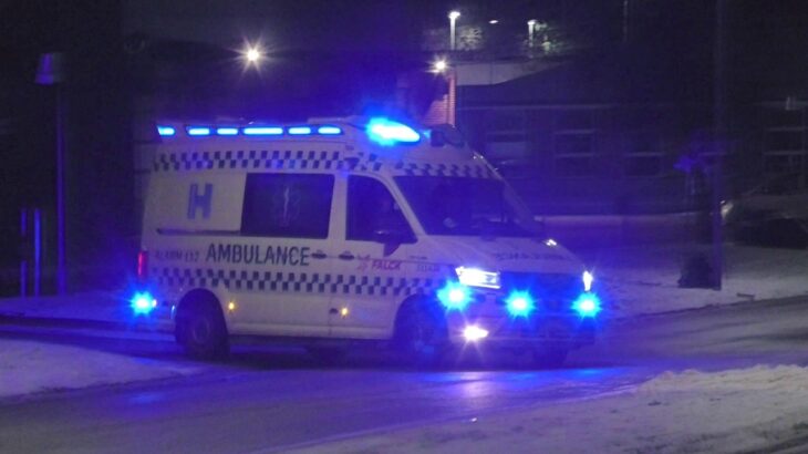 falck HILLERØD AMBULANCE (A34) i udrykning rettungswagen auf Einsatzfahrt 緊急走行 救急車