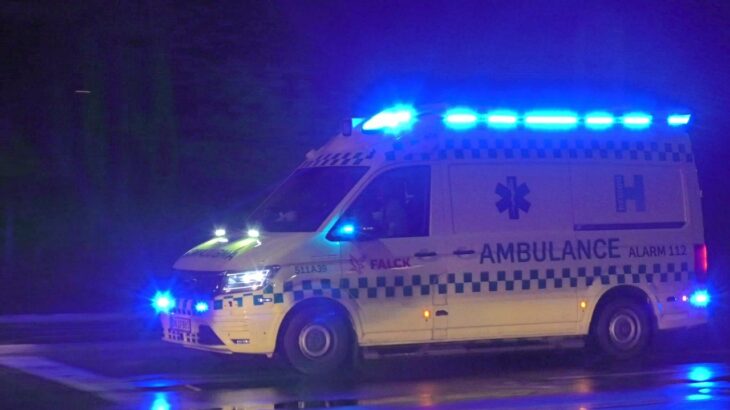 falck STENLØSE (AMBULANCE A39) i udrykning rettungsdienst auf Einsatzfahrt 緊急走行 救急車