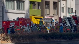 【江戸川区出火報】住宅密集地で火災が発生！！複数の住宅に延焼中！！強風の中、消火活動の一部始終　#東京消防庁 #緊急車両 #ポンプ車 #消防車 #救急車 #緊急走行 #fire