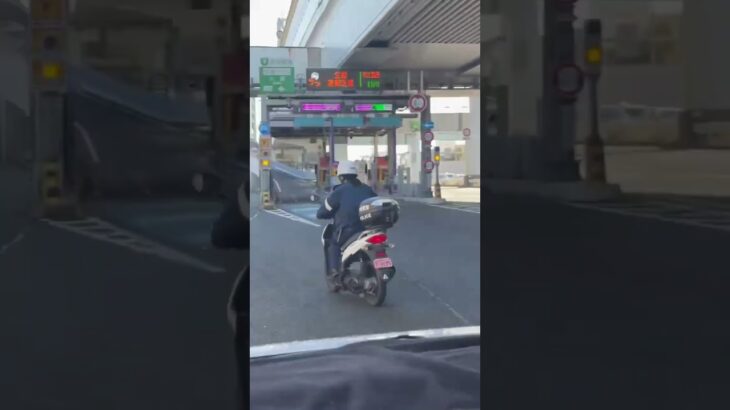 颯爽と走る女性警察官👮兵庫県警👮警察バイク👮　#shorts