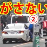 逃がさない！2台の信号無視した違反車を覆面パトカーが緊急走行で追う…降りてダッシュで検挙