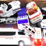 救急車のミニカーが走ります。サイレンありで緊急走行☆A miniature ambulance car runs. Emergency driving with siren on.