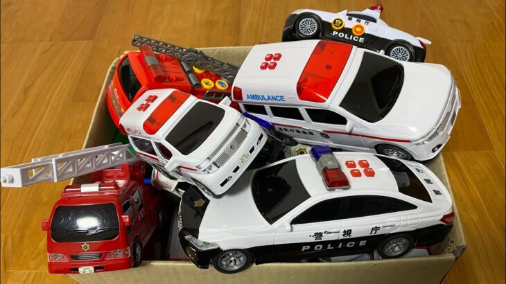 Introduction of ambulances, fire engines, and toy mini cars 救急車のミニカーが緊急走行するよ