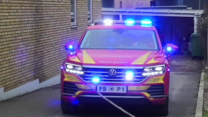 ST.FREDERIKSSUND (FSP1) FUH-FASTKLEMTE brandbil i udrykning Feuerwehr auf Einsatzfahrt 緊急走行 消防車