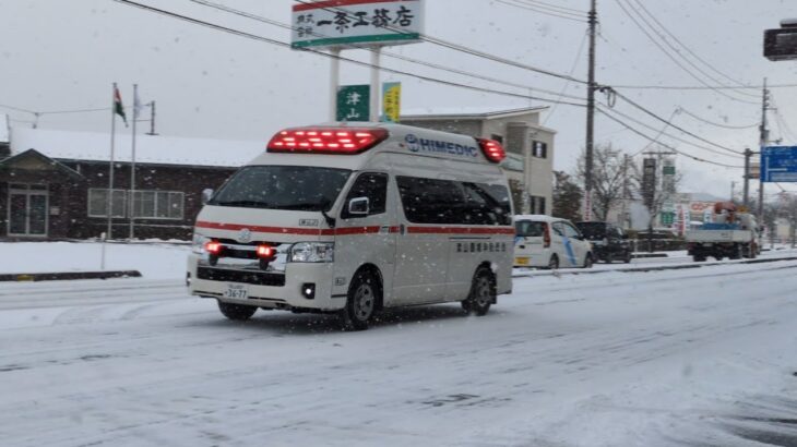 豪雪！大雪の中搬送を行う救急車