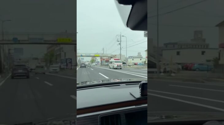 🤣2秒🤣🚨救急車🚨緊急走行🚨響き渡るサイレン🚨赤色灯🚨　#shorts