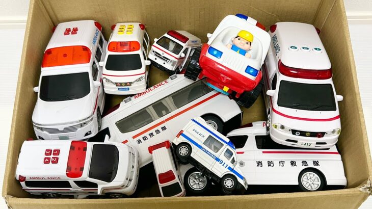 救急車のミニカーが緊急走行！サイレン鳴らして坂道走る！A toy ambulance speeds up a hill with its siren blaring!