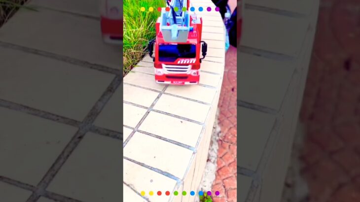 救急車のミニカー走る！緊急走行！坂道走行テスト Ambulance Fire Truck minicar runs on a slope with sirens sounding!