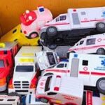 救急車の大小様々なミニカーが走る！サイレンあり☆坂道で緊急走行 | Ambulance Minicars of various sizes run!