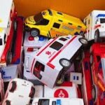 救急車の大小様々なミニカーが走る！サイレンあり☆坂道で緊急走行 | Ambulance Minicars of various sizes run!