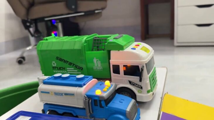 救急車のミニカー走る！緊急走行テスト。坂道走る☆Ambulance minicar runs in an emergency! Slope driving test