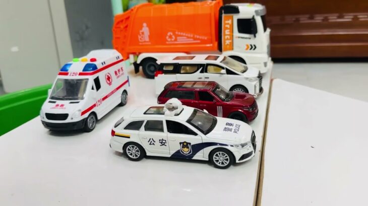 救急車のミニカー走る！緊急走行テスト。坂道走る☆Ambulance minicar runs in an emergency! Slope driving test