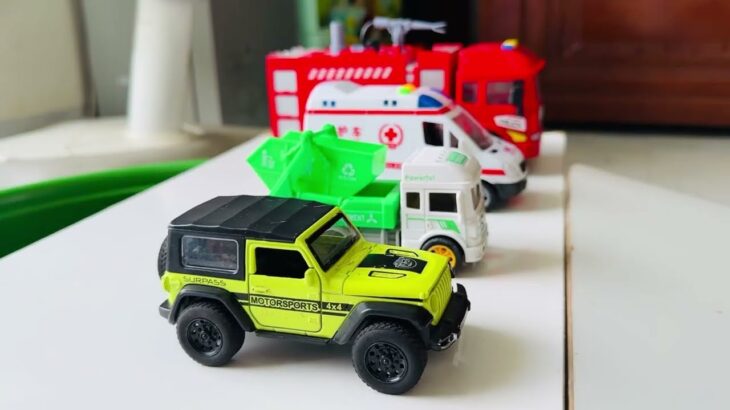 救急車のミニカー走る！緊急走行テスト。坂道走る☆Ambulance minicar runs in an emergency! Slope driving test