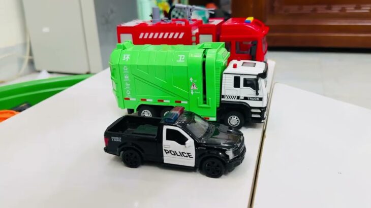 救急車のミニカー走る！緊急走行テスト。坂道走る☆Ambulance minicar runs in an emergency! Slope driving test