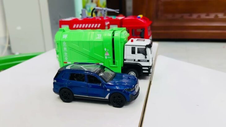 救急車のミニカー走る！緊急走行テスト。坂道走る☆Ambulance minicar runs in an emergency! Slope driving test