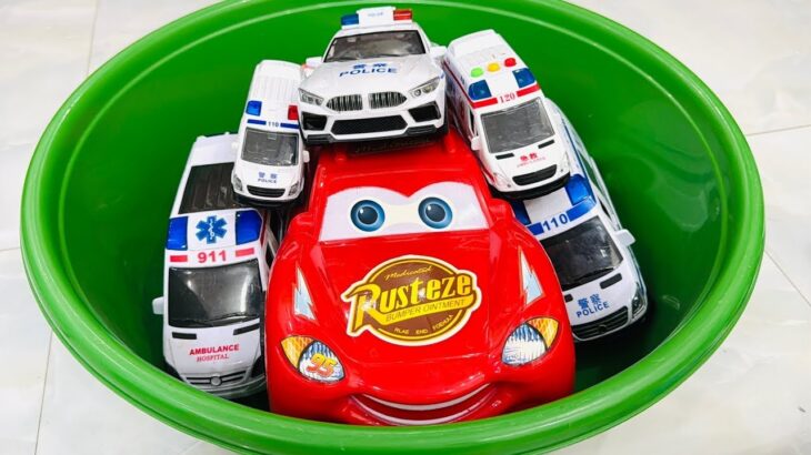 救急車のミニカー走る！緊急走行テスト。坂道走る☆Ambulance minicar runs in an emergency! Slope driving test