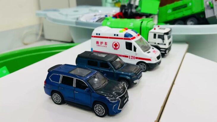 救急車のミニカー走る！緊急走行テスト。坂道走る☆Ambulance minicar runs in an emergency! Slope driving test