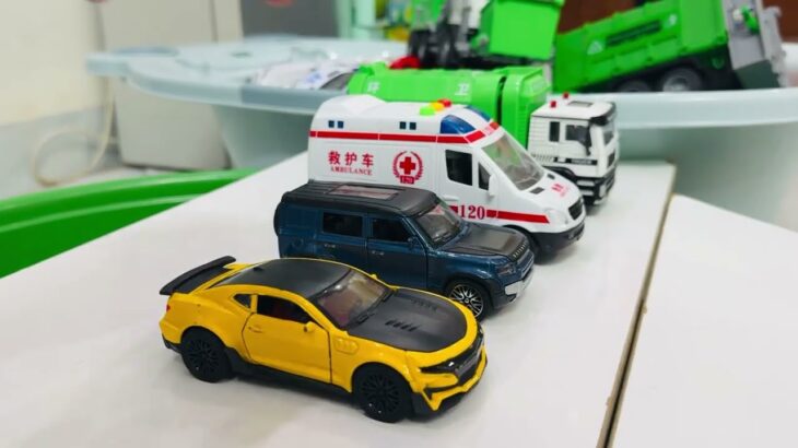 救急車のミニカー走る！緊急走行テスト。坂道走る☆Ambulance minicar runs in an emergency! Slope driving test