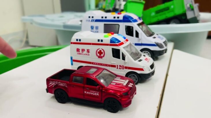 救急車のミニカー走る！緊急走行テスト。坂道走る☆Ambulance minicar runs in an emergency! Slope driving test