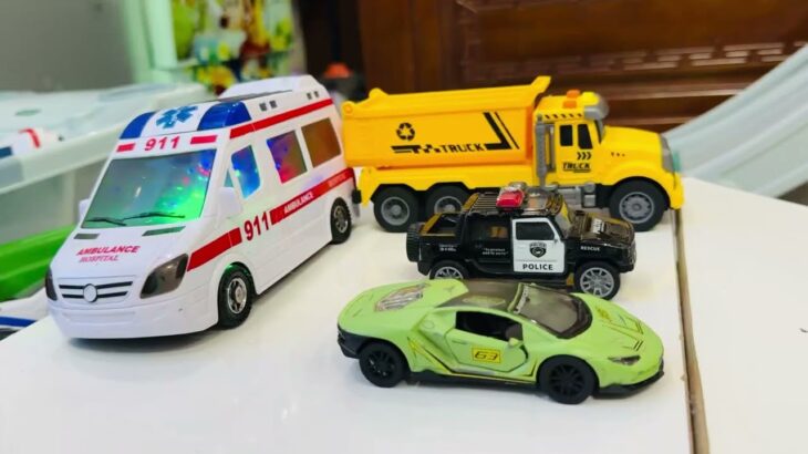 救急車のミニカー走る！緊急走行テスト。坂道走る☆Ambulance minicar runs in an emergency! Slope driving test