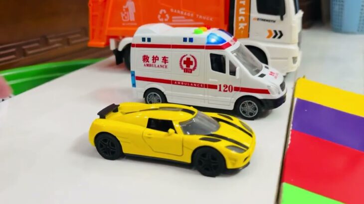 救急車のミニカー走る！緊急走行テスト。坂道走る☆Ambulance minicar runs in an emergency! Slope driving test