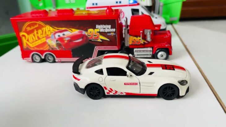 救急車のミニカー走る！緊急走行テスト。坂道走る☆Ambulance minicar runs in an emergency! Slope driving test