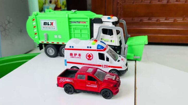 救急車のミニカー走る！緊急走行テスト。坂道走る☆Ambulance minicar runs in an emergency! Slope driving test