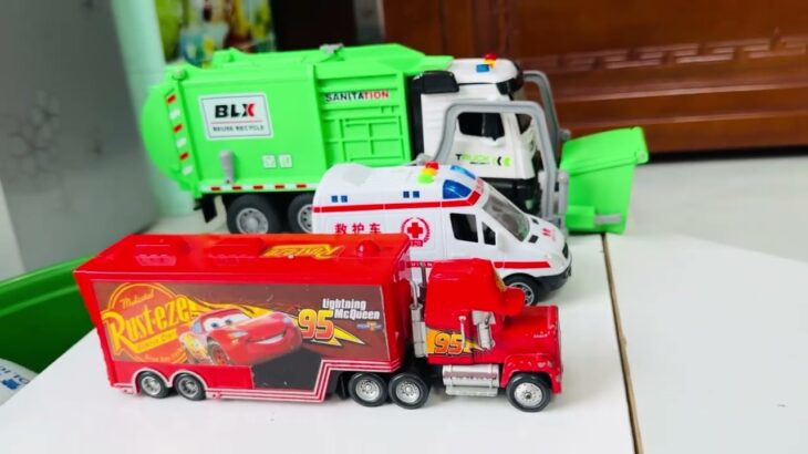 救急車のミニカー走る！緊急走行テスト。坂道走る☆Ambulance minicar runs in an emergency! Slope driving test