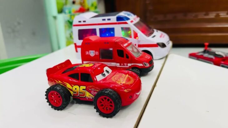 救急車のミニカー走る！緊急走行テスト。坂道走る☆Ambulance minicar runs in an emergency! Slope driving test