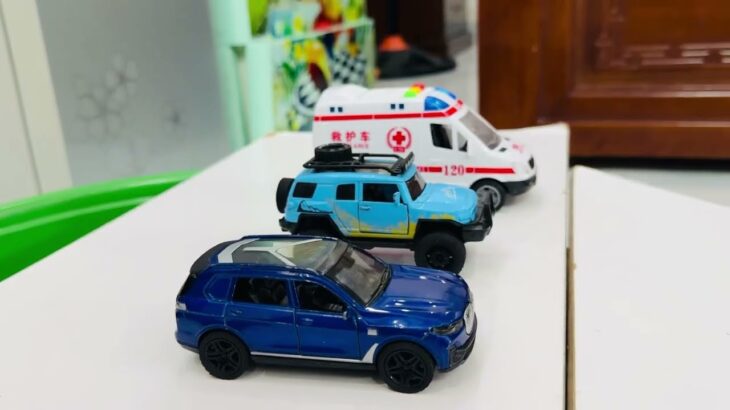 救急車のミニカー走る！緊急走行テスト。坂道走る☆Ambulance minicar runs in an emergency! Slope driving test
