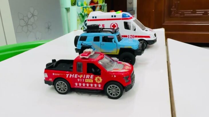 救急車のミニカー走る！緊急走行テスト。坂道走る☆Ambulance minicar runs in an emergency! Slope driving test