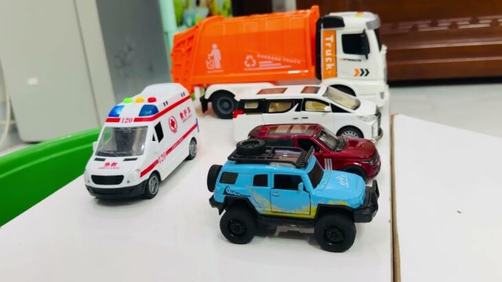 救急車のミニカー走る！緊急走行テスト。坂道走る☆Ambulance minicar runs in an emergency! Slope driving test