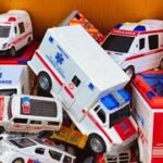 救急車（ミニカー）たちが坂道走る！緊急走行テスト！サイレン鳴る｜Ambulance minicar runs on a slope! Emergency driving test !!