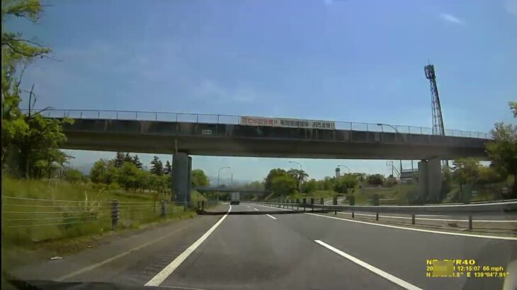 E-17高速道路、警察パトカー緊急走行！真上を通過してから一瞬で真後ろに付く！　事故多発、落下物多数、緊急通報！　高速降りると遭難者発見！