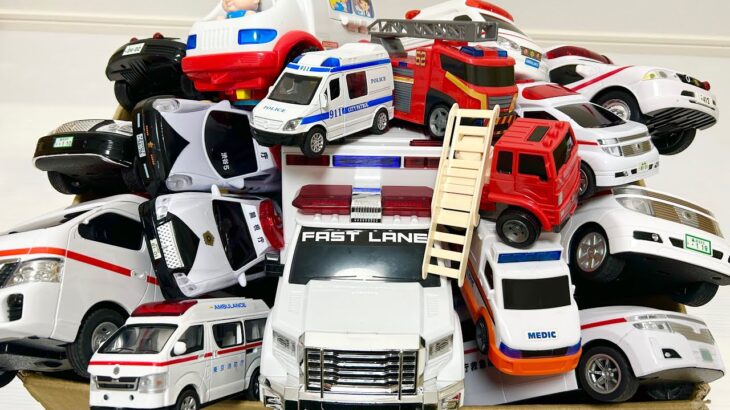 緊急車両のミニカー緊急走行！サイレン鳴らして続々と発車！Mini emergency vehicles rush with sirens on!
