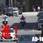 並ぶの嫌なの？直進レーンから左折し、新型白バイ「NT1100P」に緊急走行で検挙されるレンタカーとタクシー