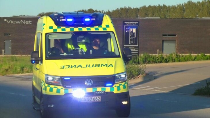 ambulance syd SØNDERBORG 3494 i udrykning rettungswagen auf Einsatzfahrt 緊急走行 救急車