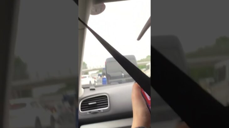 道路パトロールカー　緊急走行
