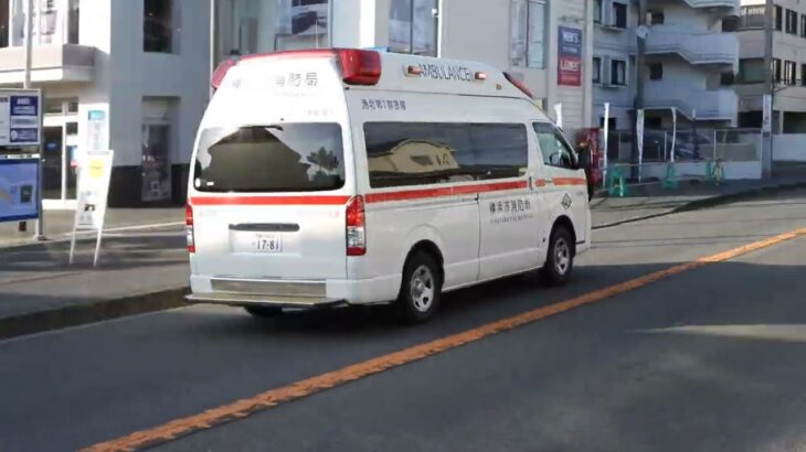 救急車、サイレンを鳴らして緊急走行!!