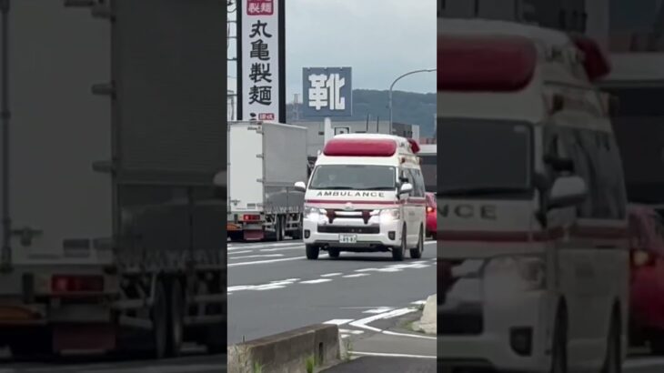 太田市内は緊走するハイメディック救急車#救急車 #緊急車両 #緊急走行