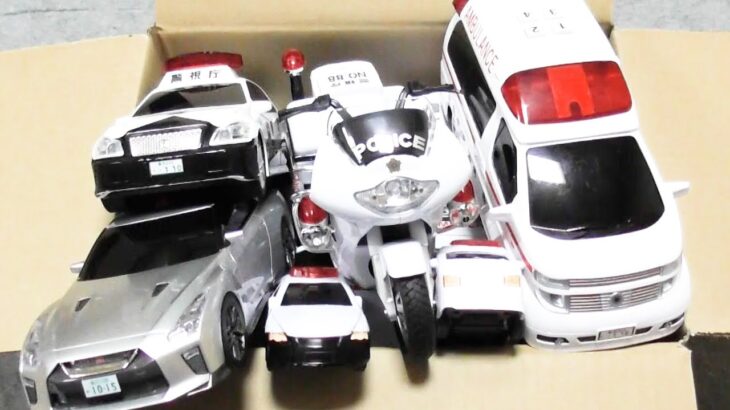 救急車とパトカーたちが緊急坂道走行テスト☆एम्बुलेंस और पुलिस कारें आपातकालीन पहाड़ी ड्राइविंग परीक्षण करती हैं