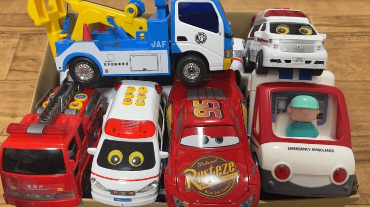 救急車やはたらくクルマが大集合して、坂道を緊急走行します⭐︎ एम्बुलेंस और अन्य वाहनों का आपातकालीन संचालन⭐︎#193