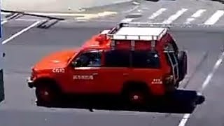 消防車2台　緊急走行