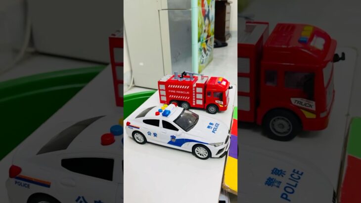 救急車のミニカー走る！緊急走行テスト。坂道走る☆Ambulance minicar runs in an emergency! Slope driving test