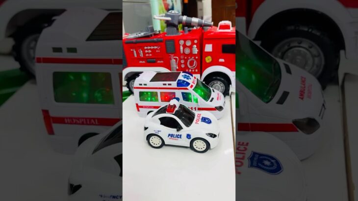 救急車のミニカー走る！緊急走行テスト。坂道走る☆Ambulance minicar runs in an emergency! Slope driving test