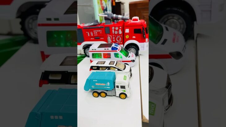 救急車のミニカー走る！緊急走行テスト。坂道走る☆Ambulance minicar runs in an emergency! Slope driving test